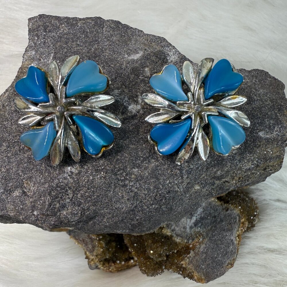 Art Arthur Pepper Earrings Thermoset Blue & Silver Flower Clip-on Earrings
